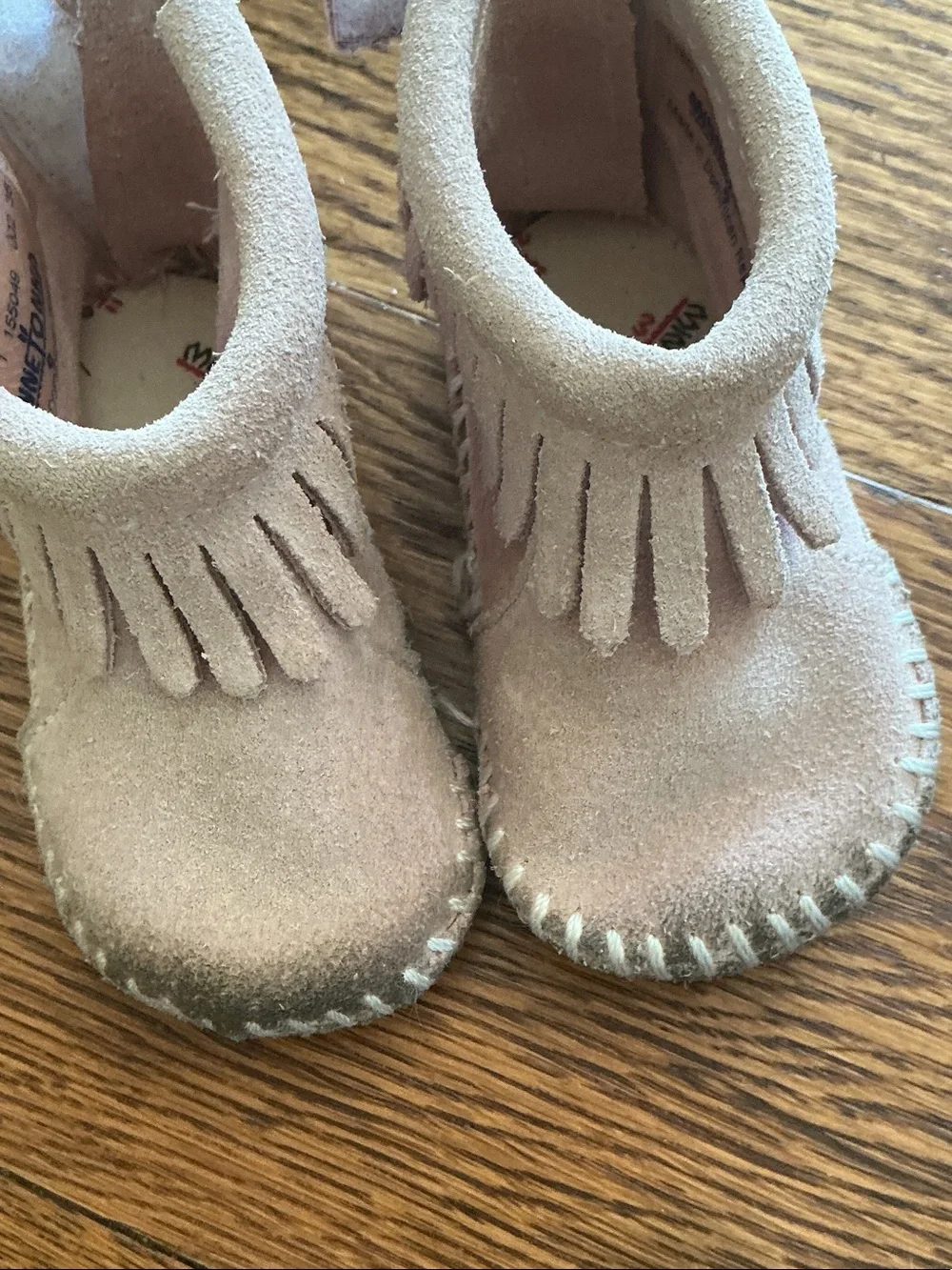 Minnetonka Infant Fringe Suede Moccasins in Light Pink Size 1
